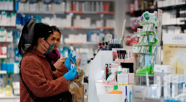 En el caso de que el paciente presente cuadros de fiebre, se suele recurrir a medicamentos como el Paracetamol. En el caso de que el paciente presente cuadros de fiebre, se suele recurrir a medicamentos como el Paracetamol.