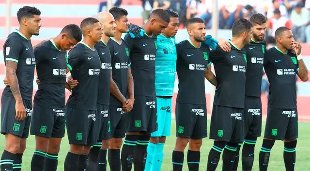 Jugadores se fueron de fiesta a cumpleaños de un futbolista blanquiazul. Jugadores se fueron de fiesta a cumpleaños de un futbolista blanquiazul.