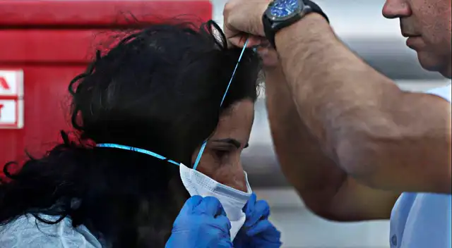 La fiebre y la tos son los principales síntomas que presenta el coronavirus.