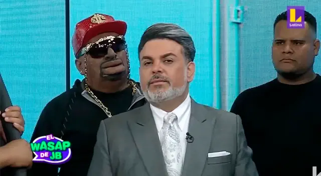 Conductor de televisión quedó en evidencia ante el público. Conductor de televisión quedó en evidencia ante el público.