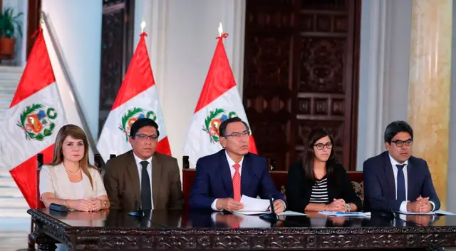 Martín Vizcarra junto a los titulares de Salud, PCM, Economía y Educación Martín Vizcarra junto a los titulares de Salud, PCM, Economía y Educación