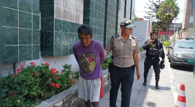 Hugo Félix Barbarán Yuncayo fue descubierto que estaba sustrayendo piezas de un auto. Hugo Félix Barbarán Yuncayo fue descubierto que estaba sustrayendo piezas de un auto.