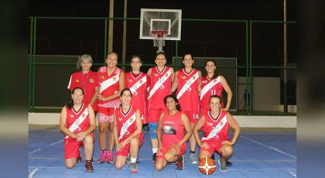 La recordada Shelah Allison y sus pupilas de la categoría 40 años. La recordada Shelah Allison y sus pupilas de la categoría 40 años.