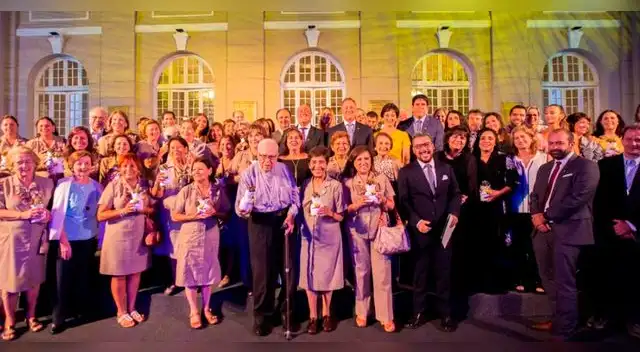 ugusto Pérez Araníbar celebra sus 90 años de creación protegiendo y educando a miles de niños.