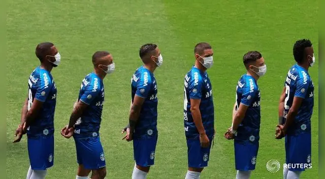 Gremio y su señal de protesta.