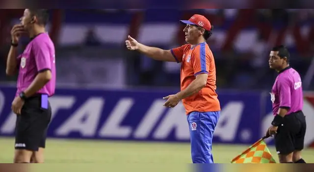 Pedro Troglio pide que el torneo se paralice 15 días por lo menos. Pedro Troglio pide que el torneo se paralice 15 días por lo menos.