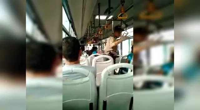 Policía sube a buses y concientiza a pasajeros. Policía sube a buses y concientiza a pasajeros.