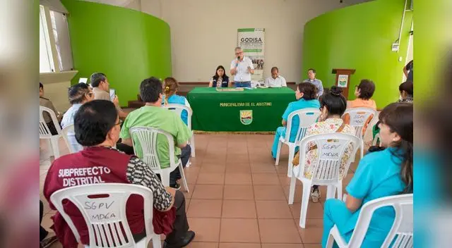 Alcalde del Agustino, Víctor Salcedo , se comprometerá en coordinar con Sedapal para la distribución de agua en las zonas altas del distrito. Alcalde del Agustino, Víctor Salcedo , se comprometerá en coordinar con Sedapal para la distribución de agua en las zonas altas del distrito.