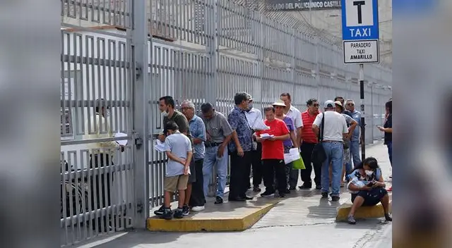 Exteriores de Hospital de EsSalud en San Martín de Porres