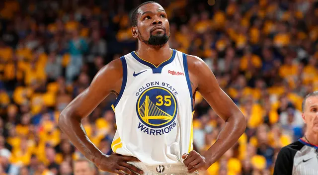 Kevin Durant se suma a la lista de deportistas contagiados por el virus de China.