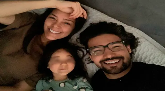 Karen Scwarz y Ezio Oliva pasan en familia cuarentena.