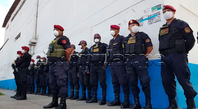 PNP hizo pedido a los comerciantes para evitar enfermarse con el coronavirus. PNP hizo pedido a los comerciantes para evitar enfermarse con el coronavirus.