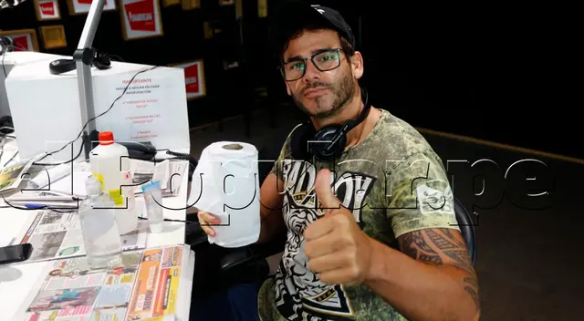 Joselito Carrera continúa dando información a través dela radio.