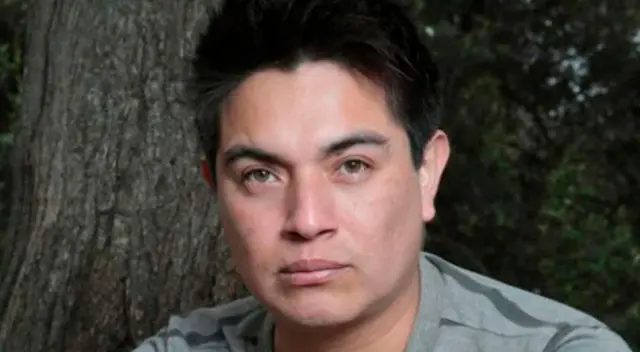 Leonad León molesto con mujer que lo expuso en la calle.