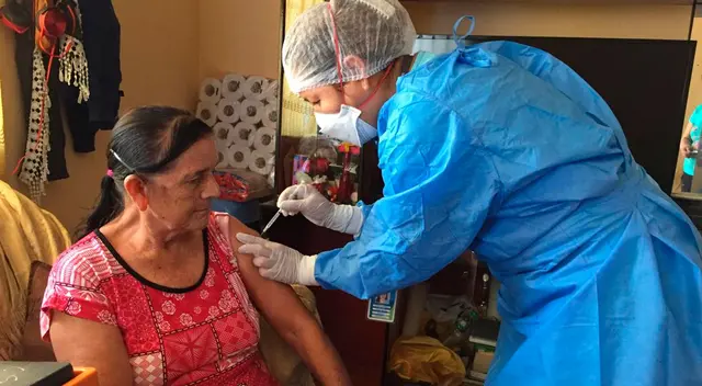 Vacuna en domicilio por personal médico en Independencia.