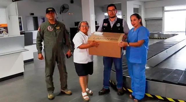 En plena entrega de kits Covid-19 a laboratorios En plena entrega de kits Covid-19 a laboratorios