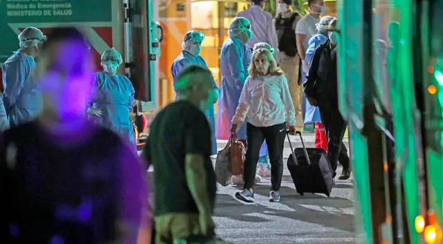 Pasajeros de la empresa Buquebús. Pasajeros de la empresa Buquebús.