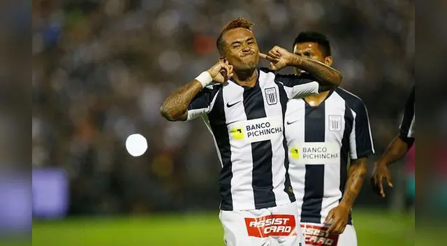 Está Arroé muy atento a las indicaciones del comando técnico de Mario Salas.