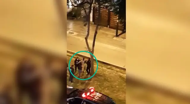 El video fue subido a las redes sociales y se encendió la polémica ante la acción de los policías. El video fue subido a las redes sociales y se encendió la polémica ante la acción de los policías.