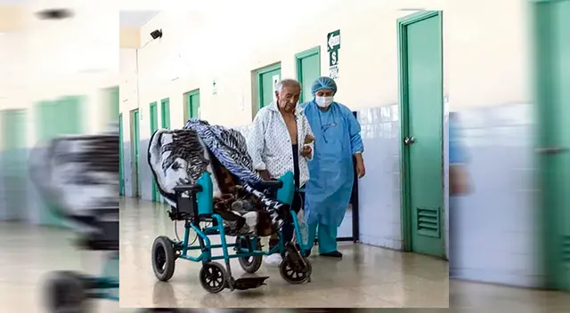 Adulto mayor siendo atendido.