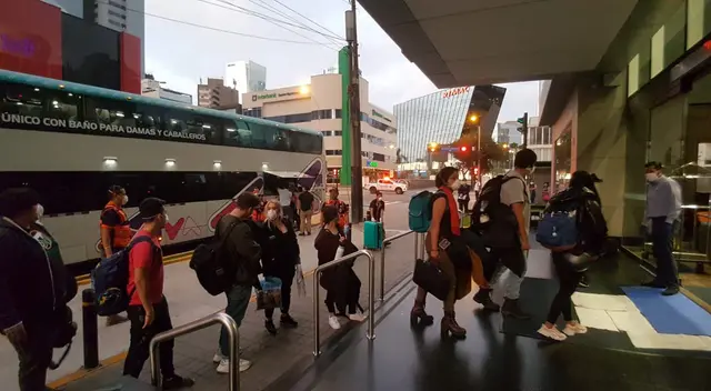 Adolescentes arribaron en Perú la tarde de este martes.