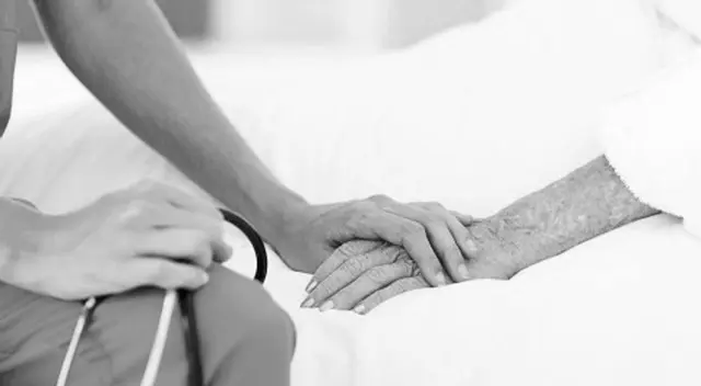 La joven enfermera trabajó en cuidados intensivos desde que comenzó la pandemia en Italia. La joven enfermera trabajó en cuidados intensivos desde que comenzó la pandemia en Italia.