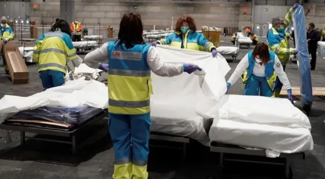 España indicó que 3.166 personas se encuentran en las Unidades de Cuidados Intensivos a causa del covid-19.