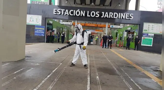 Alcalde Alexis Gonzáles supervisa que se desinfecte las estaciones del Metro de Lima en su distrito. Alcalde Alexis Gonzáles supervisa que se desinfecte las estaciones del Metro de Lima en su distrito.