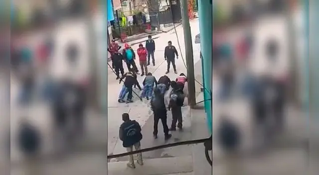 Los ronderos se dieron cuenta que un grupo de personas estaban conversando en la puerta de una casa y no cumpliendo su cuarentena. Los ronderos se dieron cuenta que un grupo de personas estaban conversando en la puerta de una casa y no cumpliendo su cuarentena.