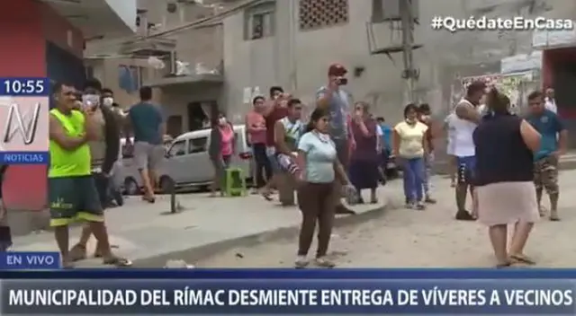 Vecinos formaron largas colas; sin embargo, ayuda era falsa. Vecinos formaron largas colas; sin embargo, ayuda era falsa.