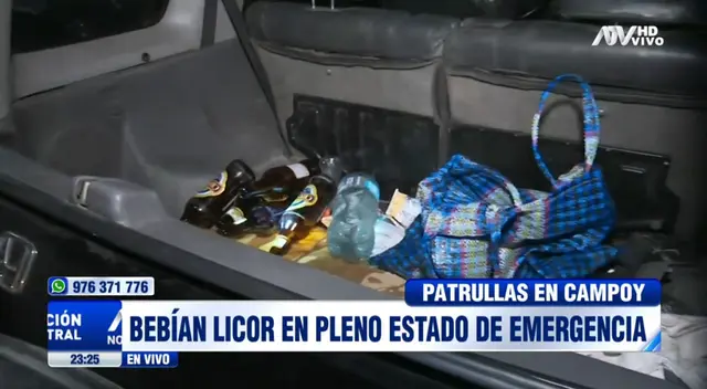 Vecinos reportaron a la Policía cuando estos bebían dentro de una camioneta.