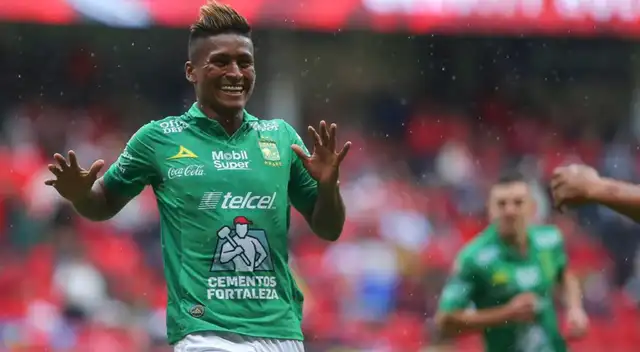 Aquino se encuentra en México con sus padres.