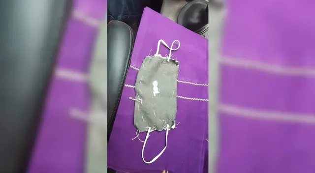 La niña usó solo hilo y aguja para confeccionar su mascarilla. La niña usó solo hilo y aguja para confeccionar su mascarilla.