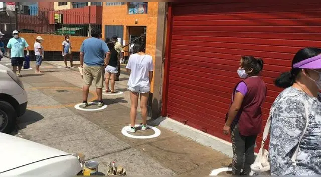 Esta medida esta en los exteriores de los comercios de primera necesidad.