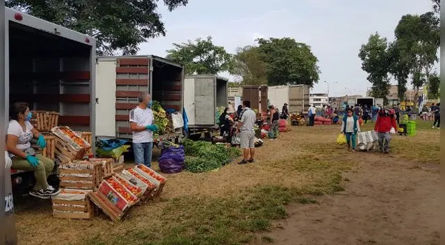 Minoristas de Villa El Salvador ofrecen los productos de primera necesidad en el parque zonal Huáscar.