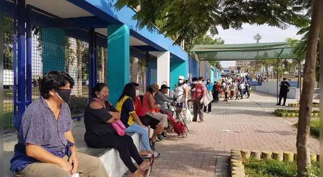 Minoristas de Villa El Salvador ofrecen los productos de primera necesidad en el parque zonal Huáscar.