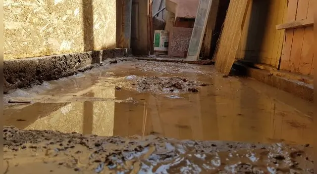 Vecinos del asentamiento humano Luis Felipe de Chorrillos resultaron afectados por la ruptura de tubería de Sedapal.