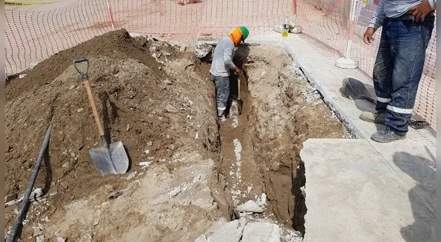 Vecinos del asentamiento humano Luis Felipe de Chorrillos resultaron afectados por la ruptura de tubería de Sedapal.