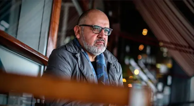 Beto Ortiz afirma que sin las personas el cielo se pone limpio y azul. Beto Ortiz afirma que sin las personas el cielo se pone limpio y azul.