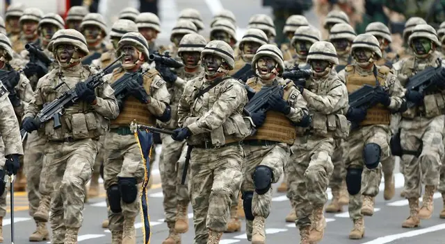 El toque de queda rige a partir de las 8:00 p.m. a 5:00 a.m..