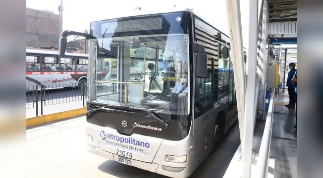 Ministro Lozada pide calma a los usuarios del Metropolitano tras el posible suspensión del servicio. Ministro Lozada pide calma a los usuarios del Metropolitano tras el posible suspensión del servicio.