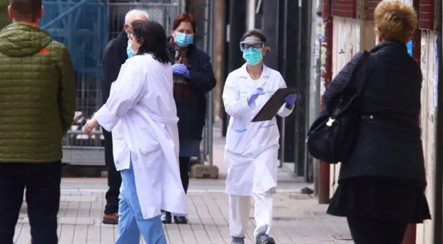 Sigue las recomendaciones de las autoridades sanitarias Sigue las recomendaciones de las autoridades sanitarias