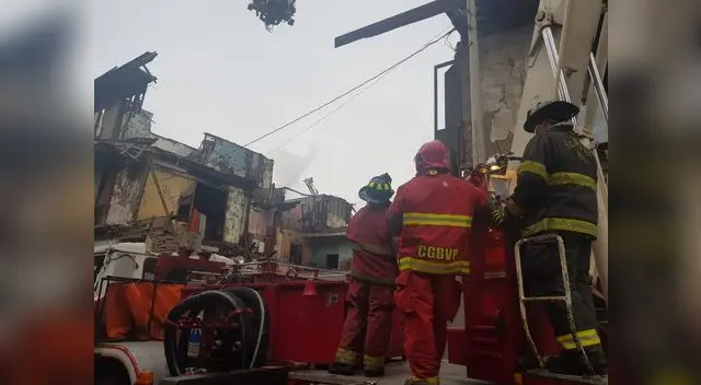 En noviembre del 2012, el solar El Buque sufrió un incendio y derrumbe de sus muros y unas diecisiete familias salvaron de morir. En noviembre del 2012, el solar El Buque sufrió un incendio y derrumbe de sus muros y unas diecisiete familias salvaron de morir.