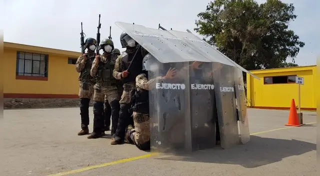 Son 10 mil reservistas del Ejército que estarán en las calles. A su llegada deben cumplir una serie de procedimientos. Son 10 mil reservistas del Ejército que estarán en las calles. A su llegada deben cumplir una serie de procedimientos.