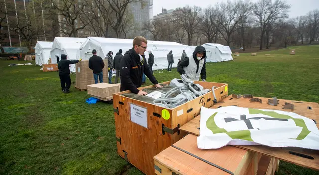 Muchas personas se han unido para levantar el hospital Muchas personas se han unido para levantar el hospital