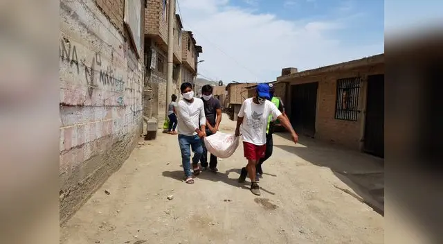 Reparten pollos gratis a las personas vulnerables en Independencia