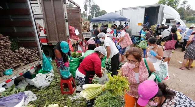 Vecinos en parque zonal Sinchi Roca. Vecinos en parque zonal Sinchi Roca.