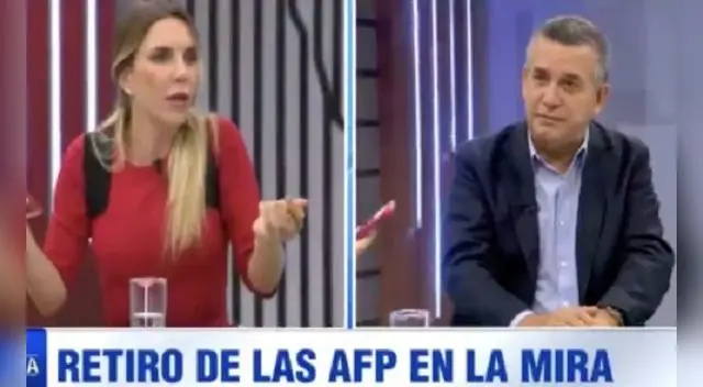 Juliana Oxenford se defiende y le muestra sus mensajes a Daniel Urresti, para desmentirlo.