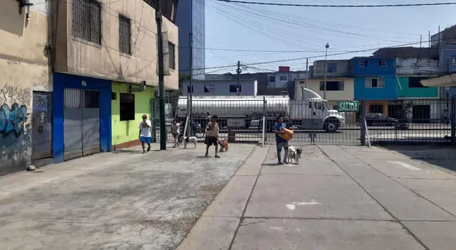 Comerciantes no respetan el estado de emergencia en nuestro país. Comerciantes no respetan el estado de emergencia en nuestro país.