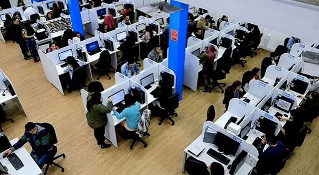 El pasado 17 de marzo, Konecta fue intervenida por la Policía por obligar a sus trabajadores a asistir en estado de emergencia. El pasado 17 de marzo, Konecta fue intervenida por la Policía por obligar a sus trabajadores a asistir en estado de emergencia.